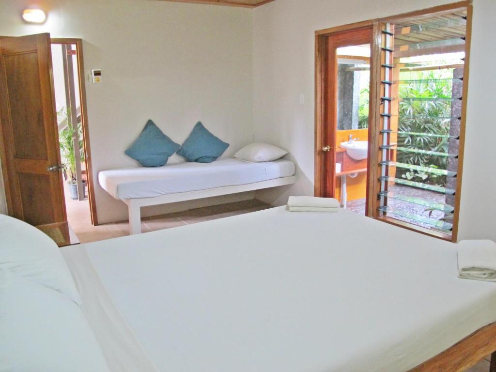 Beachouse Resort Namatakula Номер фото